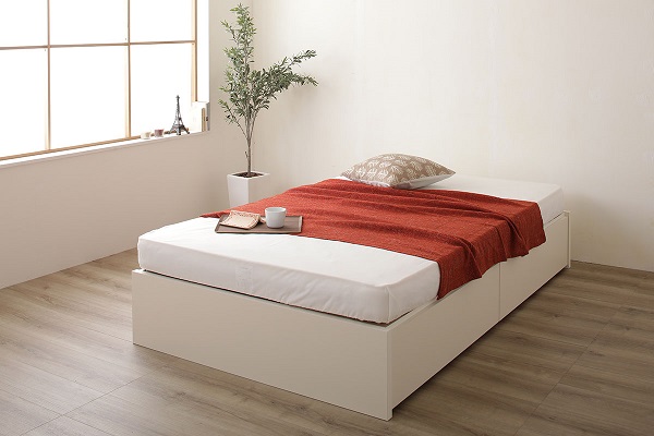物を整理できる白い大容量収納ベッド
