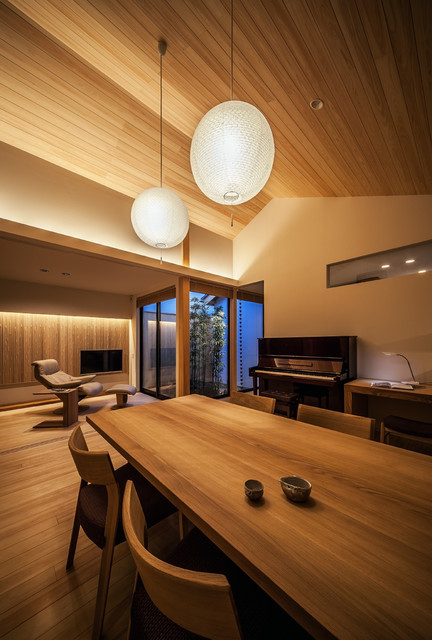Photo by 株式会社seki.design. See more asian dining room designs